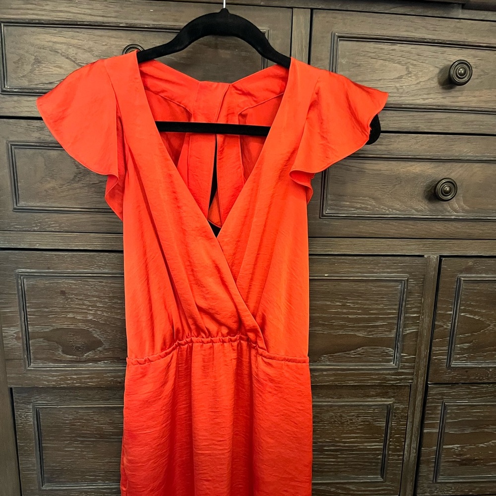 Orange BCBGeneration mini dress with pockets! Cute back detail & flutter sleeve